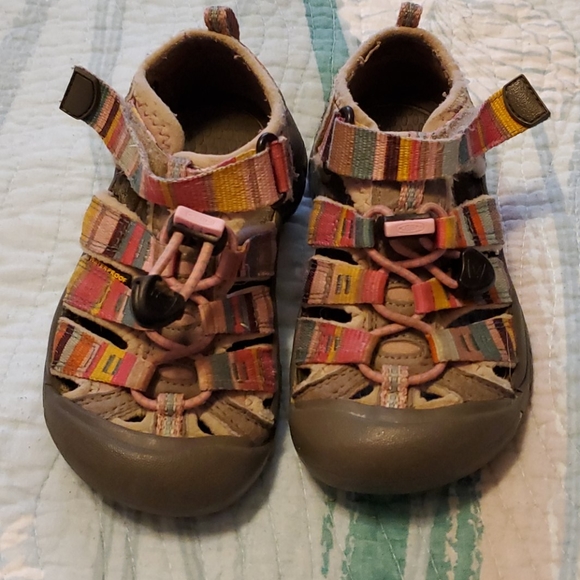 Girls Size 10 Keens - Picture 1 of 5